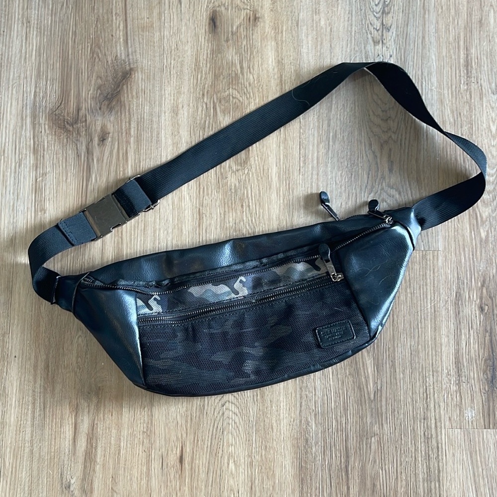 STEVE MADDEN Camouflage Green & Black cross body belt/purse/Bag/fanny pack NWOT